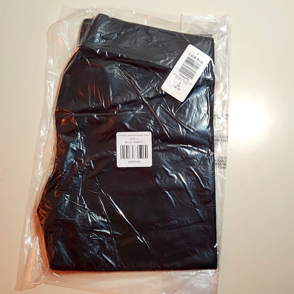 ❤️NWT VINTAGE TORRID LEGGING UNIVERSAL MONSTERS FRANKENSTEIN CROP HALLOWEEN - Picture 4 of 11